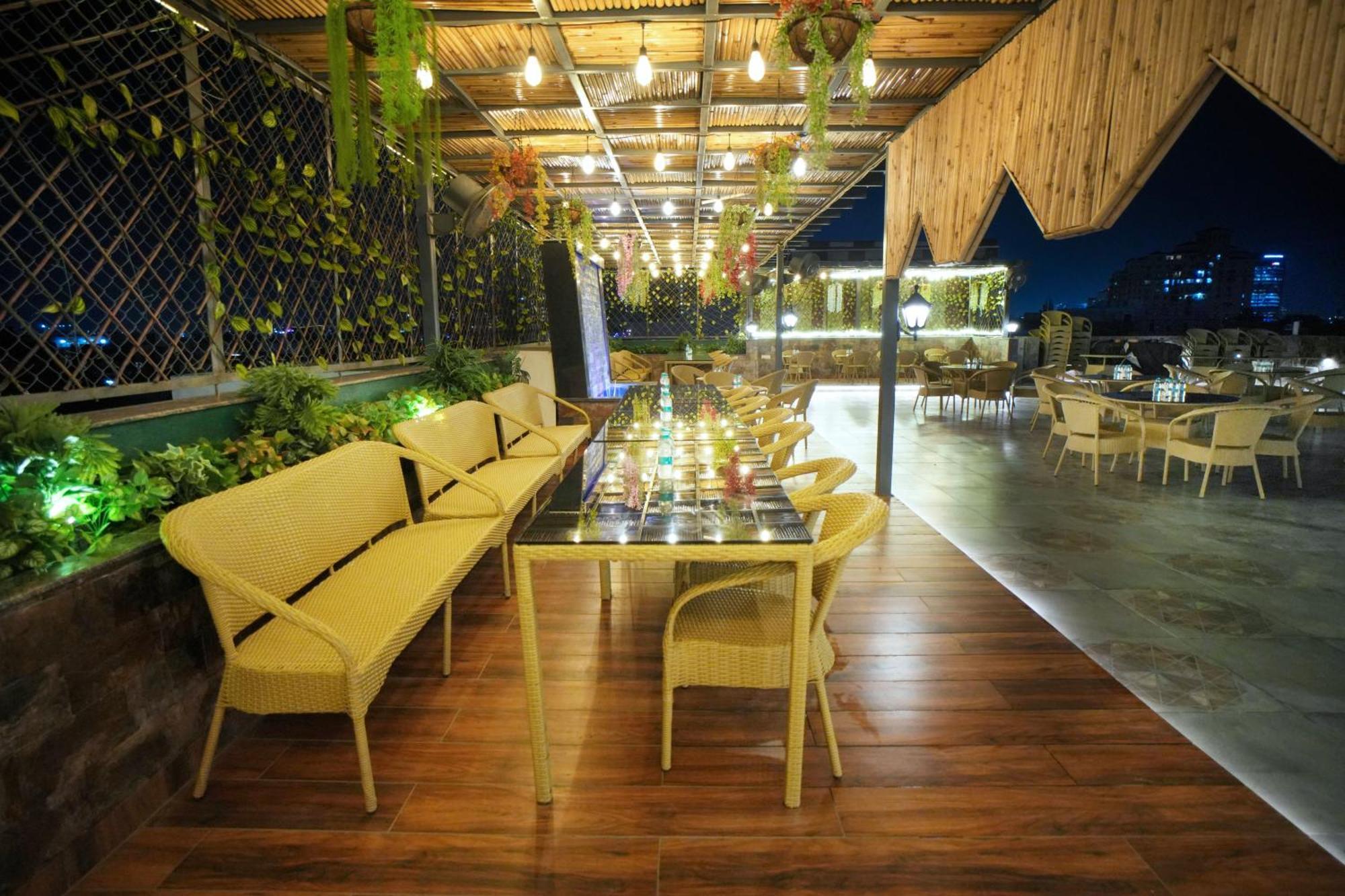 Hotel Haris Mg Road Gurugram Gurgaon Exterior photo