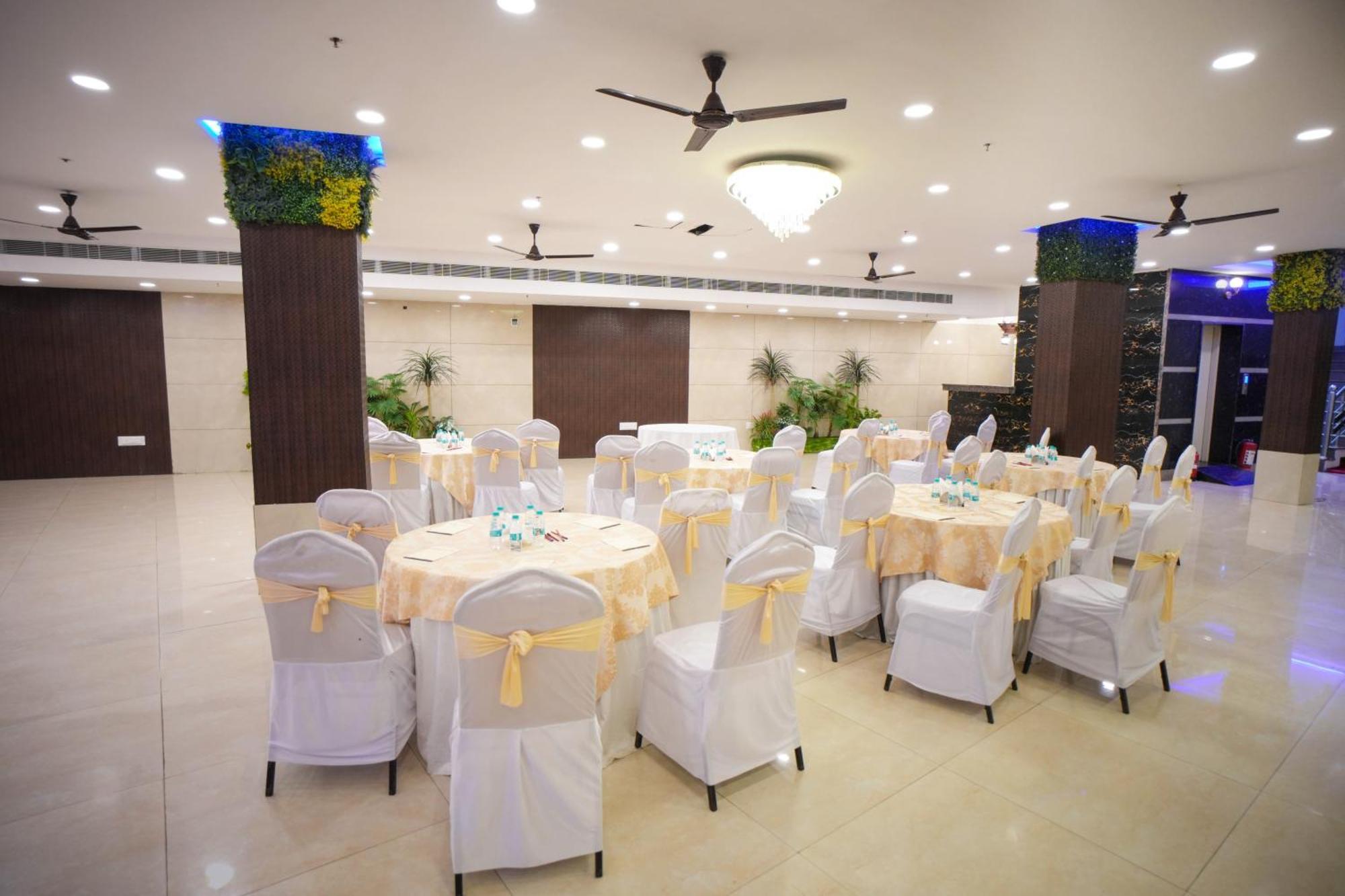 Hotel Haris Mg Road Gurugram Gurgaon Exterior photo