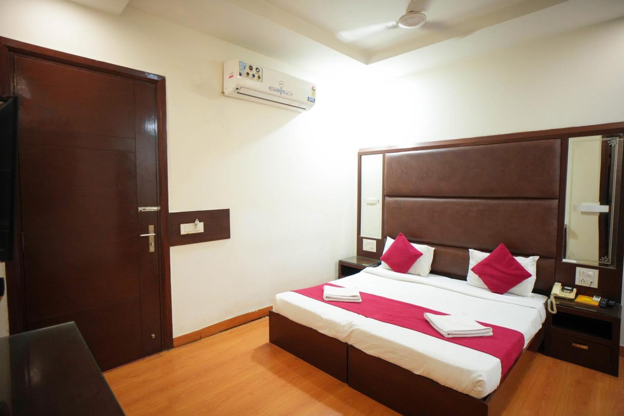 Hotel Haris Mg Road Gurugram Gurgaon Exterior photo